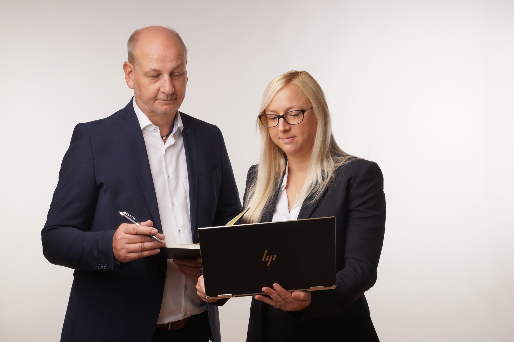 René und Sandra Syhre bei der gemeinsamen Projektarbeit
